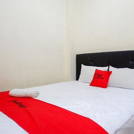 Reddoorz Syariah Near Purwosari Train Station Surakarta (Solo) Exterior foto