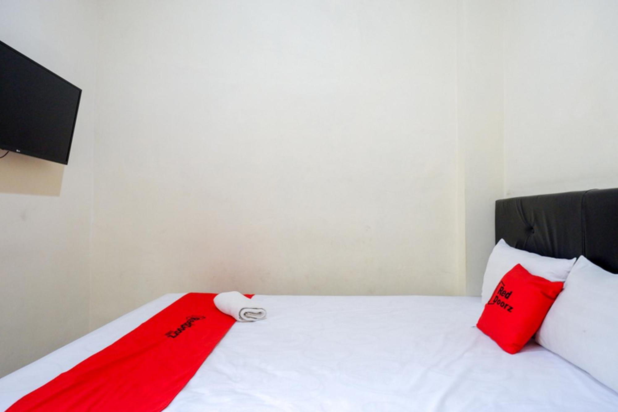 Reddoorz Syariah Near Purwosari Train Station Surakarta (Solo) Exterior foto