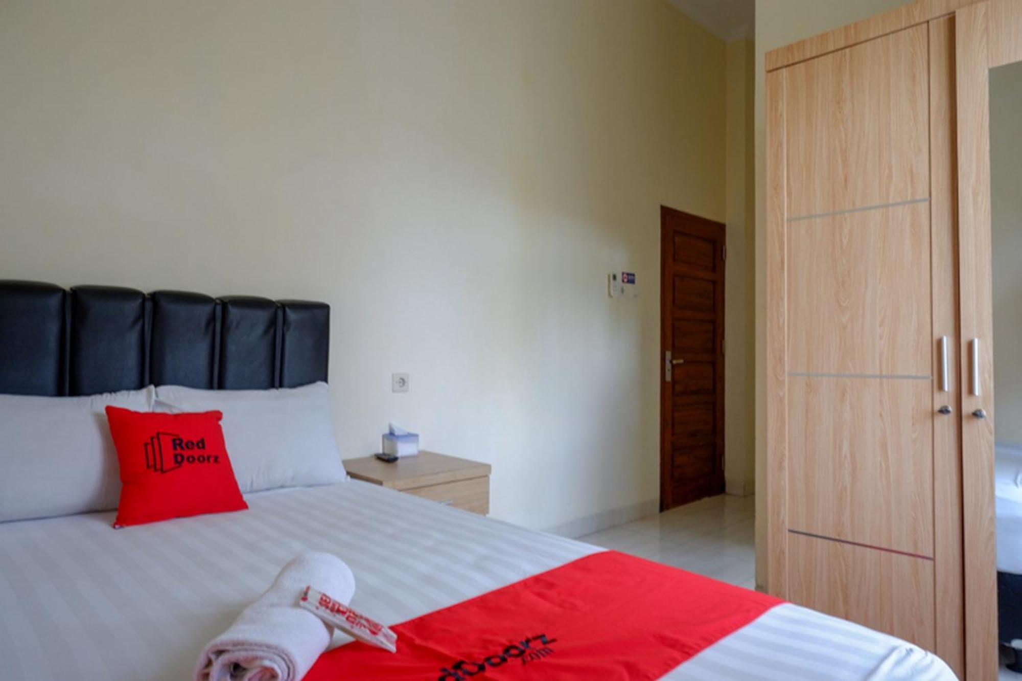 Reddoorz Syariah Near Purwosari Train Station Surakarta (Solo) Exterior foto