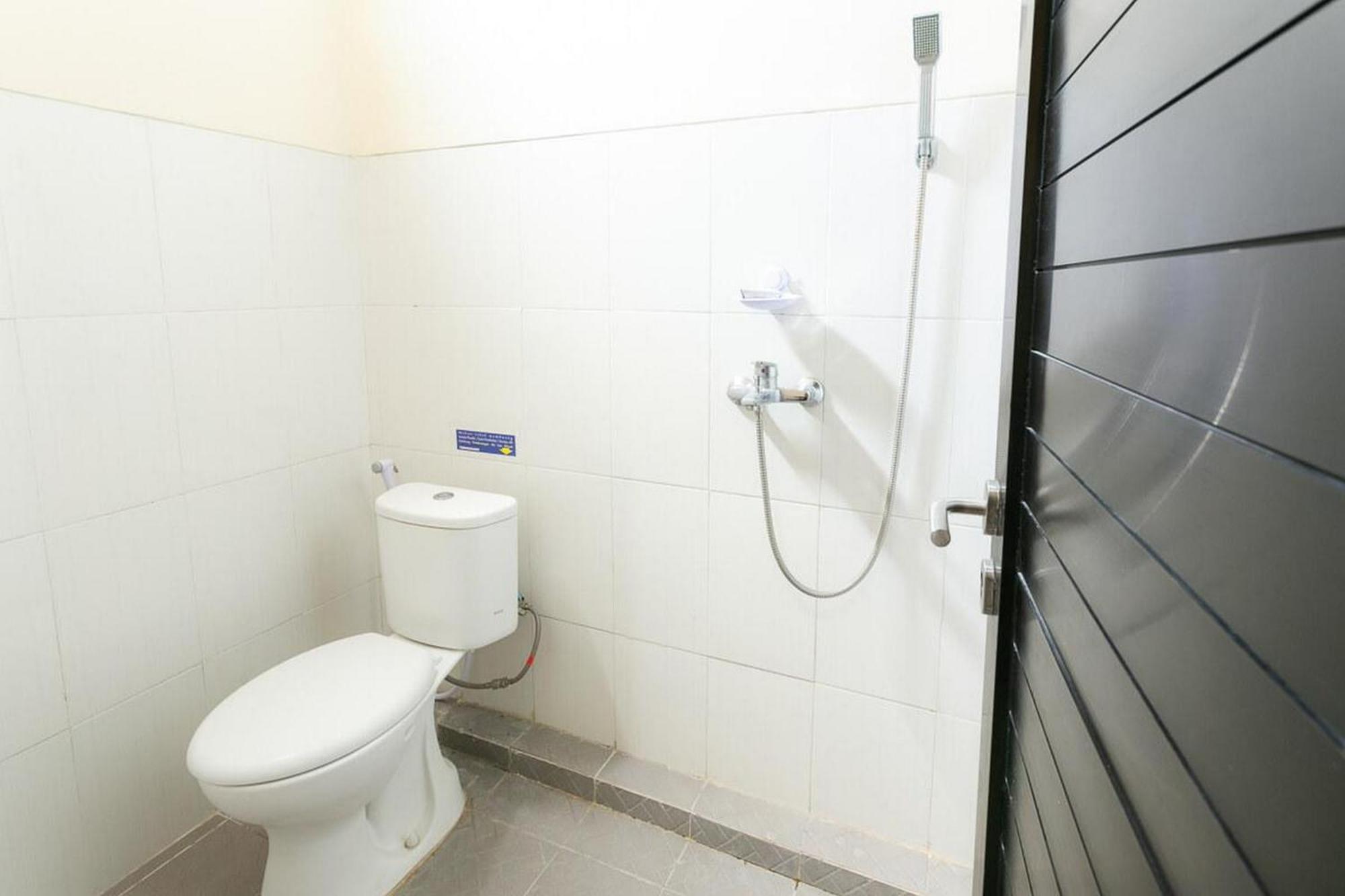 Reddoorz Syariah Near Purwosari Train Station Surakarta (Solo) Exterior foto