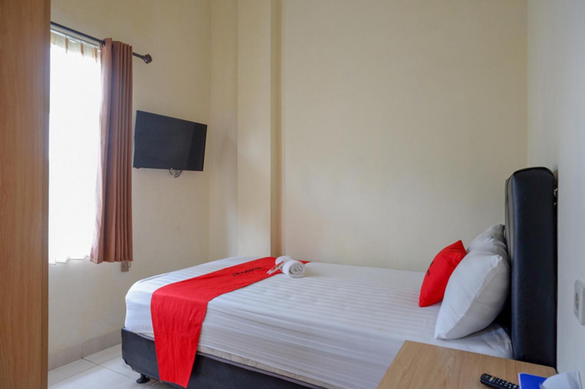 Reddoorz Syariah Near Purwosari Train Station Surakarta (Solo) Exterior foto