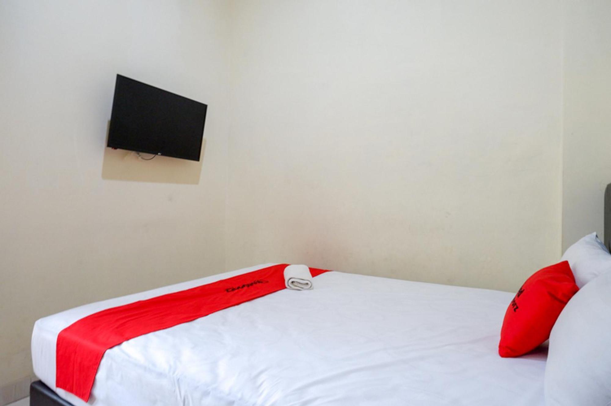 Reddoorz Syariah Near Purwosari Train Station Surakarta (Solo) Exterior foto
