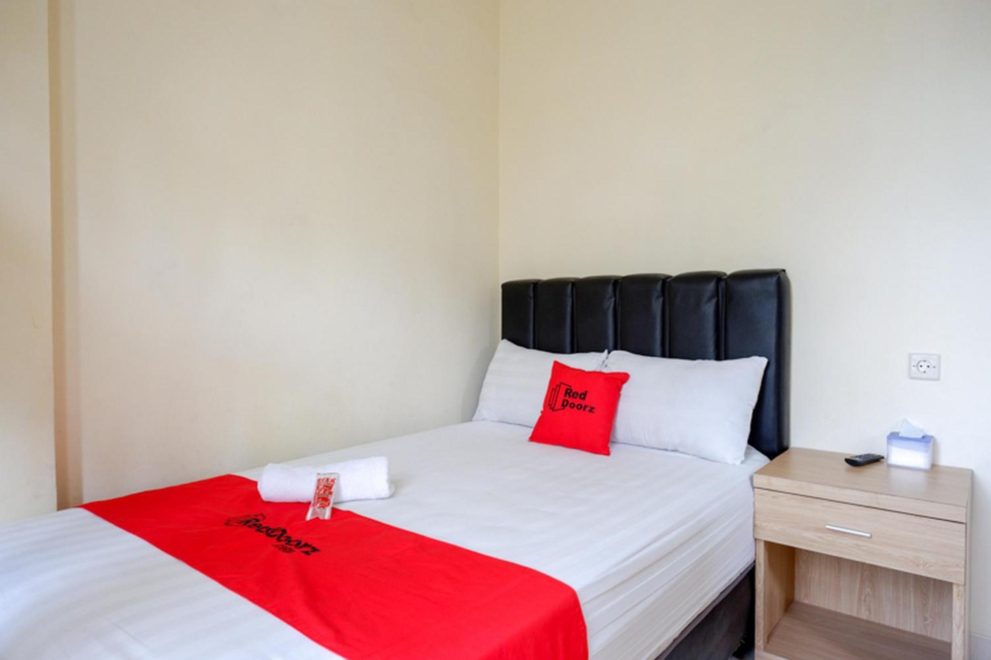 Reddoorz Syariah Near Purwosari Train Station Surakarta (Solo) Exterior foto