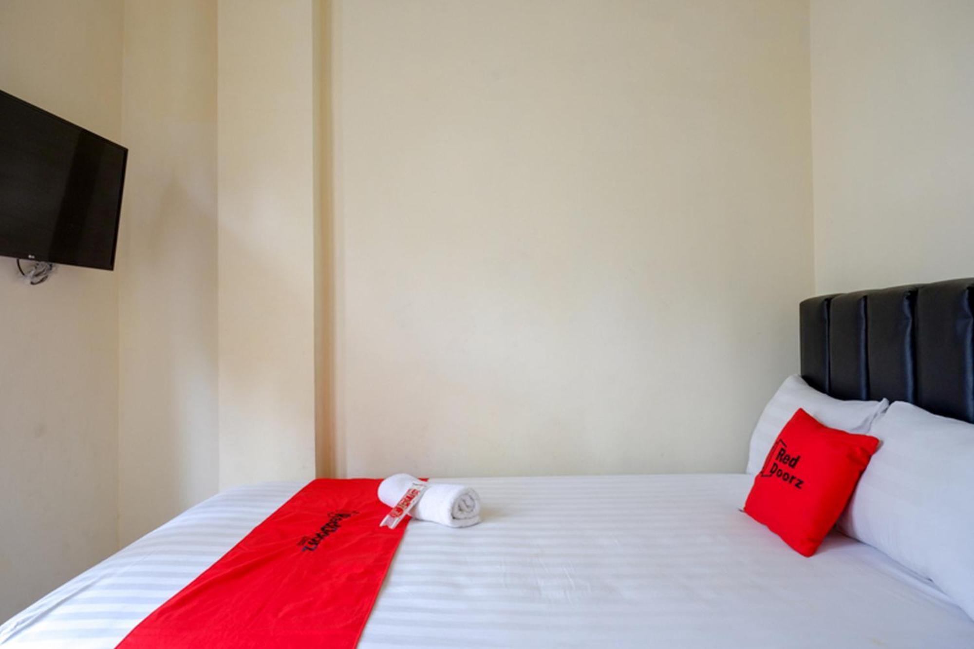 Reddoorz Syariah Near Purwosari Train Station Surakarta (Solo) Exterior foto