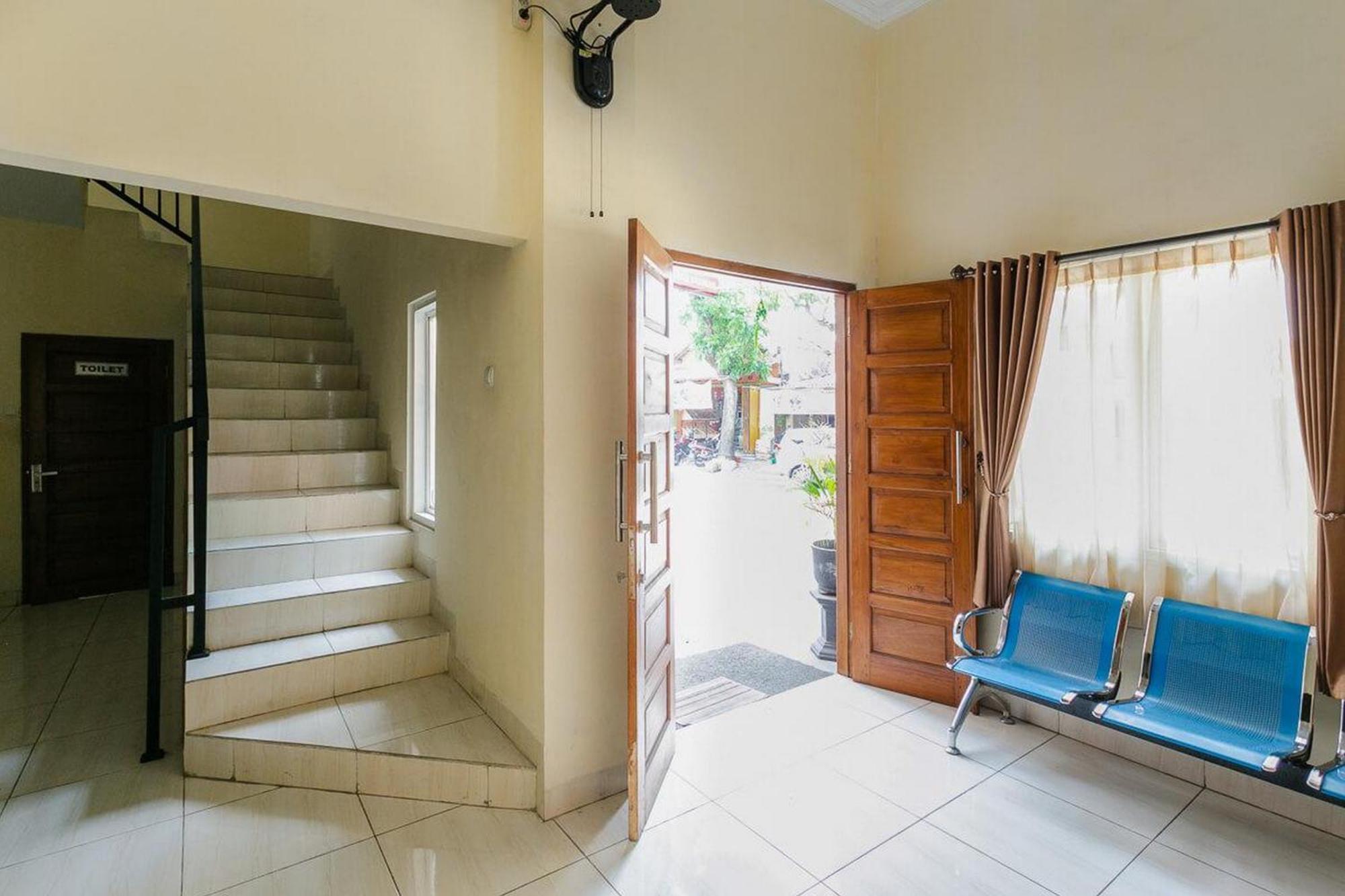 Reddoorz Syariah Near Purwosari Train Station Surakarta (Solo) Exterior foto